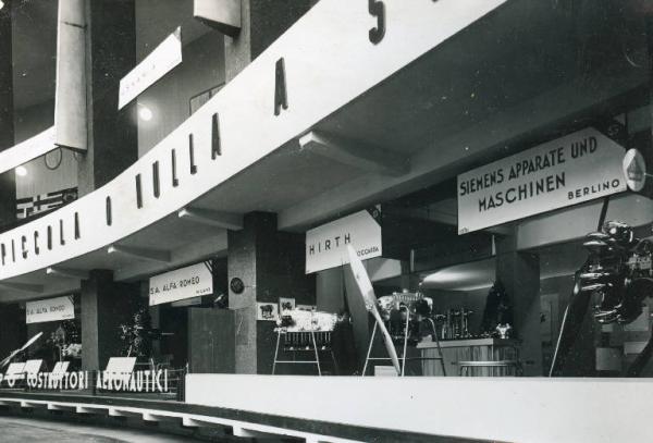 Fiera di Milano - Salone internazionale aeronautico 1935 - Stand di motori