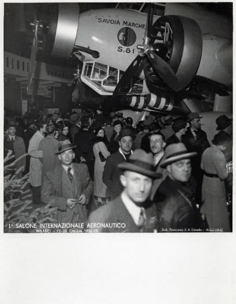 Fiera di Milano - Salone internazionale aeronautico 1935 - Sezione italiana - Folla di visitatori