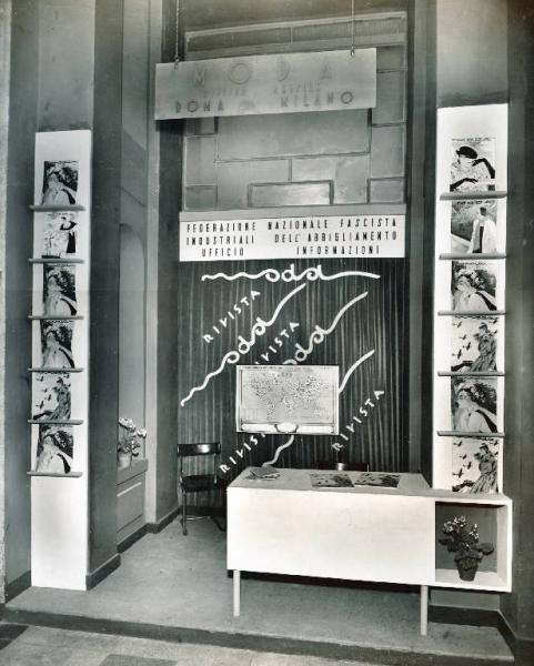 Fiera di Milano - Campionaria 1936 - Padiglione dei tessili e dell'abbigliamento - Stand della rivista Moda