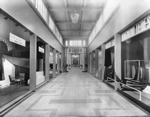 Fiera di Milano - Campionaria 1936 - Padiglione dei tessili e dell'abbigliamento - Sala interna