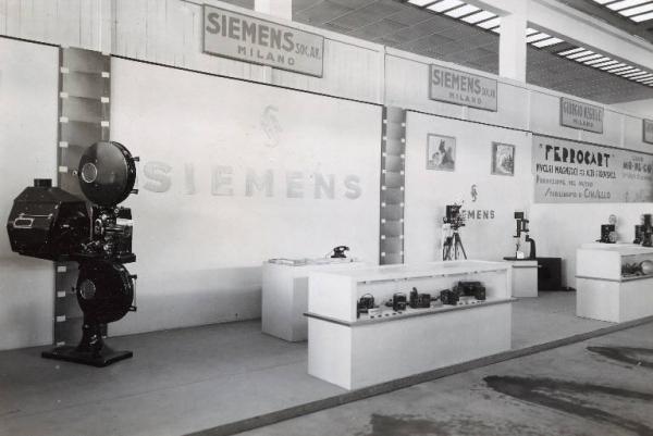 Fiera di Milano - Campionaria 1936 - Padiglione dell'ottica, foto, cinematografia - Stand della Siemens