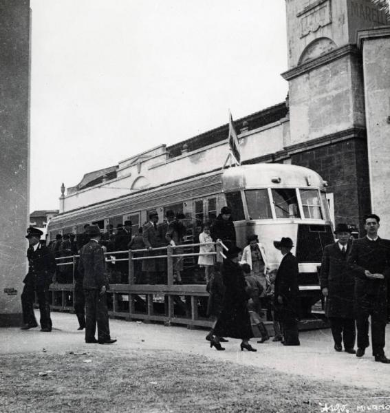 Fiera di Milano - Campionaria 1936 - Vettura ferroviaria Piaggio-Brown Boveri-OM