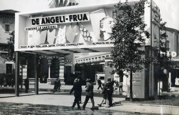 Fiera di Milano - Campionaria 1936 - Installazione pubblicitaria della De Angeli - Frua