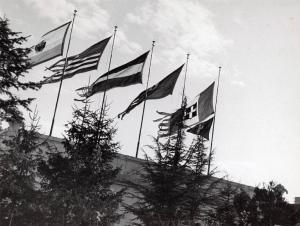Fiera di Milano - Campionaria 1936 - Bandiere all'entrata di piazza Giulio Cesare