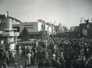 Fiera di Milano - Campionaria 1936 - Viale del commercio - Folla di visitatori