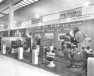 Fiera di Milano - Campionaria 1936 - Padiglione dell'ottica, foto, cinematografia - Stand di apparecchi cinematografici della Pion Pio Officine