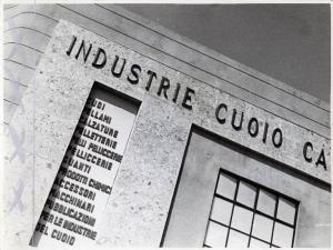 Fiera di Milano - Campionaria 1936 - Padiglione delle industrie del cuoio - Particolare della facciata con insegne