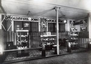 Fiera di Milano - Campionaria 1936 - Padiglione delle industrie del cuoio - Stand del Calzaturificio dorico Gastone Del Vecchio