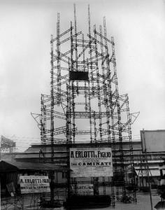 Fiera di Milano - Campionaria 1936 - Settore dell'edilizia - Struttura con tubolari della ditta E. Erlotti & figlio