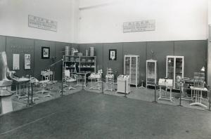 Fiera di Milano - Campionaria 1936 - Padiglione dell'elettrotecnica - Mostra medico-sanitaria - Stand della FIAEM (Fabbrica italiana apparecchi elettro-medicali Roberto Magnani & C.)