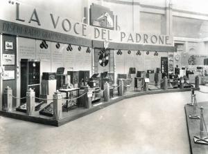 Fiera di Milano - Campionaria 1936 - Padiglione dell'elettrotecnica - Stand di "La voce del padrone"