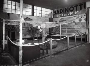 Fiera di Milano - Campionaria 1936 - Padiglione dello sport - Stand di reti da sport della ditta Badinotti