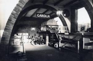 Fiera di Milano - Campionaria 1936 - Padiglione dei vini e liquori d'Italia - Stand di macchinari della ditta Carolla