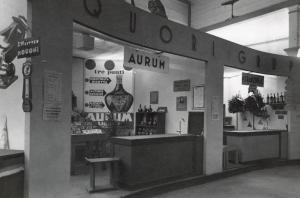 Fiera di Milano - Campionaria 1936 - Padiglione dei vini e liquori d'Italia - Stand di liquori (Aurum e P. Franzini & C.)