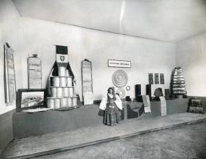 Fiera di Milano - Campionaria 1936 - Padiglione dell'Ente nazionale della cellulosa - Stand di cartoni speciali