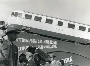 Fiera di Milano - Campionaria 1936 - Area espositiva Fiat sull'Africa Orientale - Cingolati militari e littorina Fiat