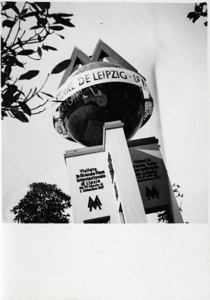 Fiera di Milano - Campionaria 1937 - Installazione pubblicitaria della Fiera di Lipsia