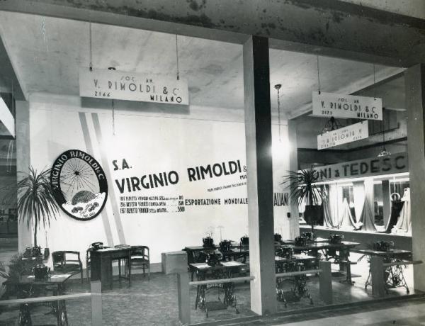 Fiera di Milano - Campionaria 1937 - Padiglione dei tessili e dell'abbigliamento - Stand di macchine da cucire della Soc. An. V. Rimoldi & C.
