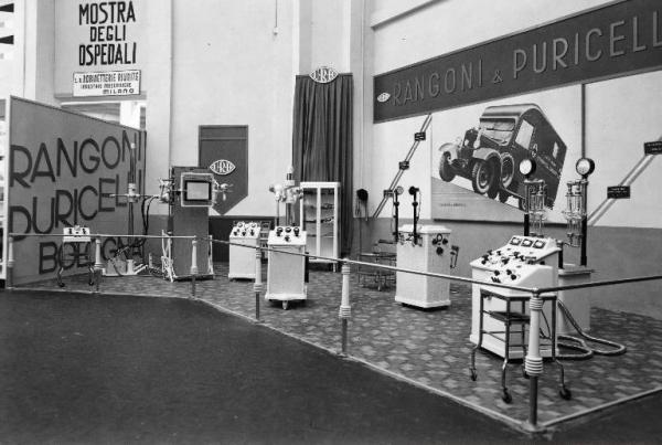 Fiera di Milano - Campionaria 1937 - Mostra medico-sanitaria - Stand di apparecchi elettro-medicali della Rangoni & Puricelli