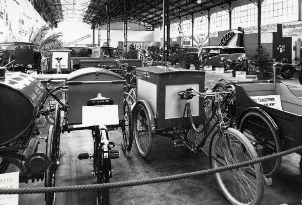 Fiera di Milano - Campionaria 1937 - Padiglione dello sport - Mostra dei motofurgoni