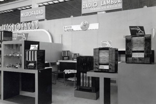 Fiera di Milano - Campionaria 1937 - Padiglione della radio-cine, ottica e fotografia - Stand della radio Lambda della Olivetti