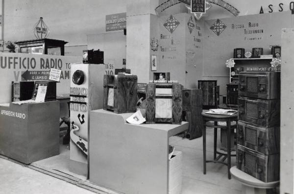 Fiera di Milano - Campionaria 1937 - Padiglione della radio-cine, ottica e fotografia - Stand della Telefunken
