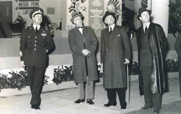 Fiera di Milano - Salone internazionale aeronautico 1937 - Visita del conte di Torino Vittorio Emanuele di Savoia