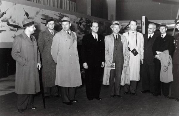 Fiera di Milano - Salone internazionale aeronautico 1937 - Visita di una missione tedesca