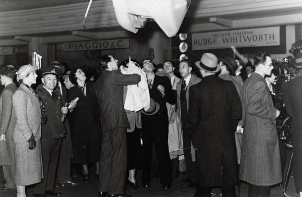 Fiera di Milano - Salone internazionale aeronautico 1937 - Visitatori