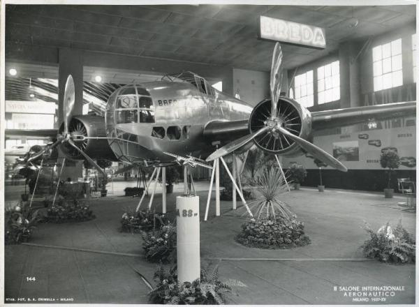Fiera di Milano - Salone internazionale aeronautico 1937 - Settore italiano - Stand della Società italiana Ernesto Breda