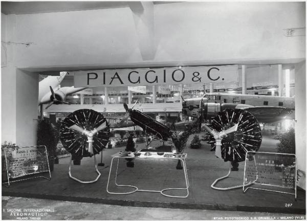 Fiera di Milano - Salone internazionale aeronautico 1937 - Settore italiano - Stand di motori della Piaggio & C.