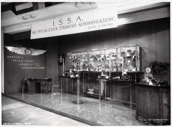 Fiera di Milano - Salone internazionale aeronautico 1937 - Settore accessori, strumenti e materie prime lavorate e semilavorate - Stand della ISSA (Industria specializzata strumenti aeronavigazione)