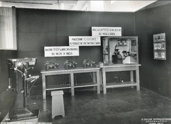 Fiera di Milano - Salone internazionale aeronautico 1937 - Settore accessori, strumenti e materie prime lavorate e semilavorate - Stand della Vickers