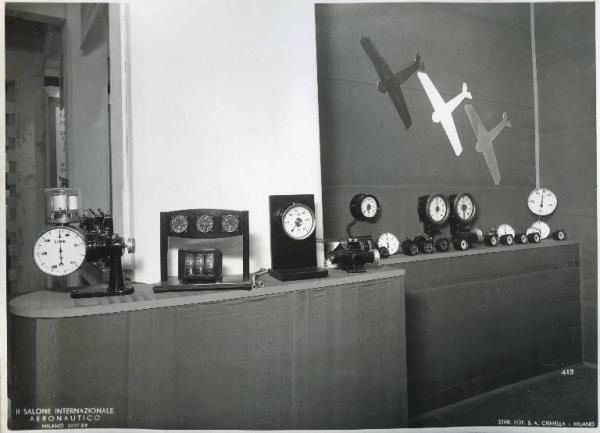 Fiera di Milano - Salone internazionale aeronautico 1937 - Settore accessori, strumenti e materie prime lavorate e semilavorate - Stand di strumenti di misurazione