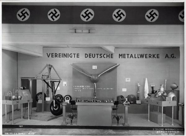 Fiera di Milano - Salone internazionale aeronautico 1937 - Settore accessori, strumenti e materie prime lavorate e semilavorate - Stand della Vereinigte Deutsche Metallwerke A.G.