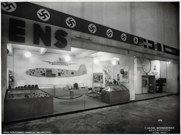 Fiera di Milano - Salone internazionale aeronautico 1937 - Settore accessori, strumenti e materie prime lavorate e semilavorate - Stand della Siemens