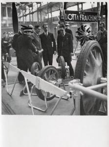 Fiera di Milano - Campionaria 1937 - Visita di un gruppo di esponenti dell'aeronautica