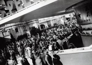 Fiera di Milano - Campionaria 1937 - Viale dell'industria - Folla di visitatori
