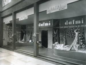 Fiera di Milano - Campionaria 1937 - Padiglione dei tessili e dell'abbigliamento - Stand della ditta Dafmi S.A. per il commercio dei tessuti fini