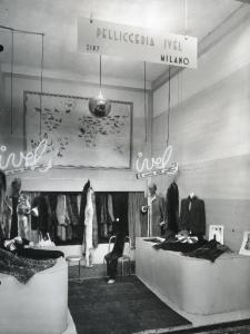 Fiera di Milano - Campionaria 1937 - Padiglione dei tessili e dell'abbigliamento - Stand della pellicceria Ivel