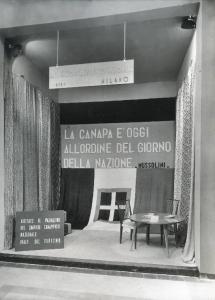 Fiera di Milano - Campionaria 1937 - Padiglione dei tessili e dell'abbigliamento - Stand del Linificio e canapificio nazionale