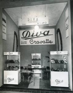 Fiera di Milano - Campionaria 1937 - Padiglione dei tessili e dell'abbigliamento - Stand della S.A. Diva cravatte
