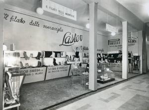Fiera di Milano - Campionaria 1937 - Padiglione dei tessili e dell'abbigliamento - Stand del filato Lastex della Pirelli-Revere