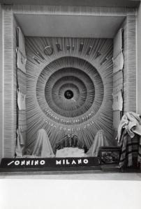 Fiera di Milano - Campionaria 1937 - Padiglione dei tessili e dell'abbigliamento - Stand di coperte della ditta Sonnino