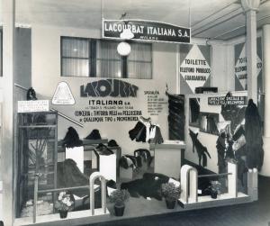 Fiera di Milano - Campionaria 1937 - Padiglione delle industrie del cuoio - Stand di pelli per pellicceria della Lacourbat italiana S.A.