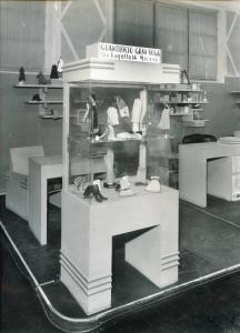 Fiera di Milano - Campionaria 1937 - Padiglione delle industrie del cuoio - Stand del Guantificio Gran Voga