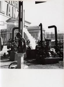 Fiera di Milano - Campionaria 1937 - Settore della meccanica agraria - Stand di pompe della ditta Slanzi