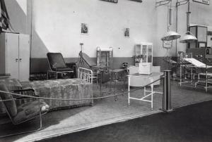 Fiera di Milano - Campionaria 1937 - Mostra medico-sanitaria - Stand di attrezzauture ospedaliere