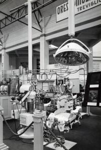Fiera di Milano - Campionaria 1937 - Mostra medico-sanitaria - Stand di apparecchi elettro-medicali