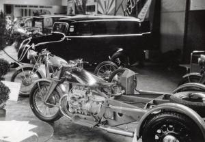 Fiera di Milano - Campionaria 1937 - Padiglione dello sport - Mostra dei motofurgoni